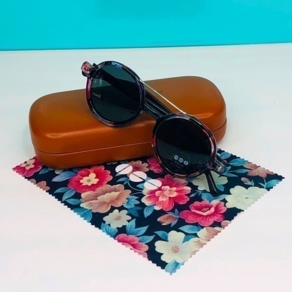 KOMONO sunglasses NEW Floral Vivien round black pink main image 5